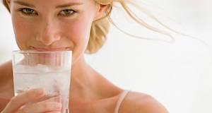RECEPT: Pripremite alkalnu vodu koja potiče mršavljenje i uklanja umor!