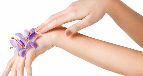 Isprobajte Nuxuriance® Ultra Anti-age kremu za ruke protiv pigmentacijskih mrlja!