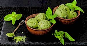 Zeleni sladoled s matcha prahom