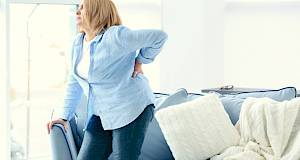 Bolovi u srednjem dijelu leđa: simptomi, uzroci, prevencija i liječenje