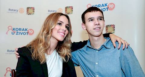 Najveća glazbena imena pjevaju za djecu koja s 18 godina ostaju bez doma