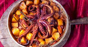 Hobotnica s krumpirom kao ispod peke: Ljetni klasik koji svi obožavamo