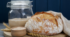 Što je sourdough kruh, kako se priprema i koje su njegove prednosti?